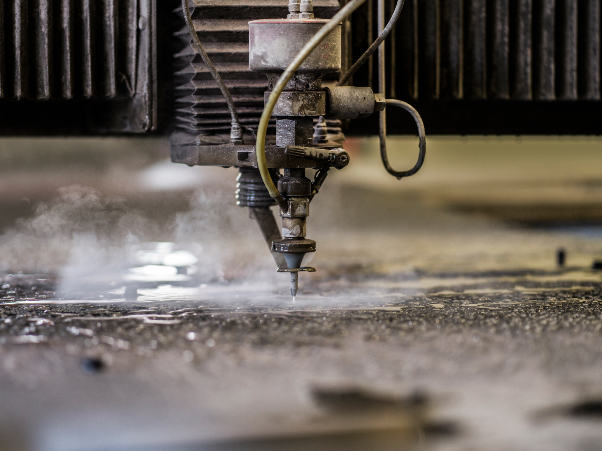 Efficiënt en precisie met onze MultiCutter: uw oplossing voor custom-made transportbanden en snijstukken