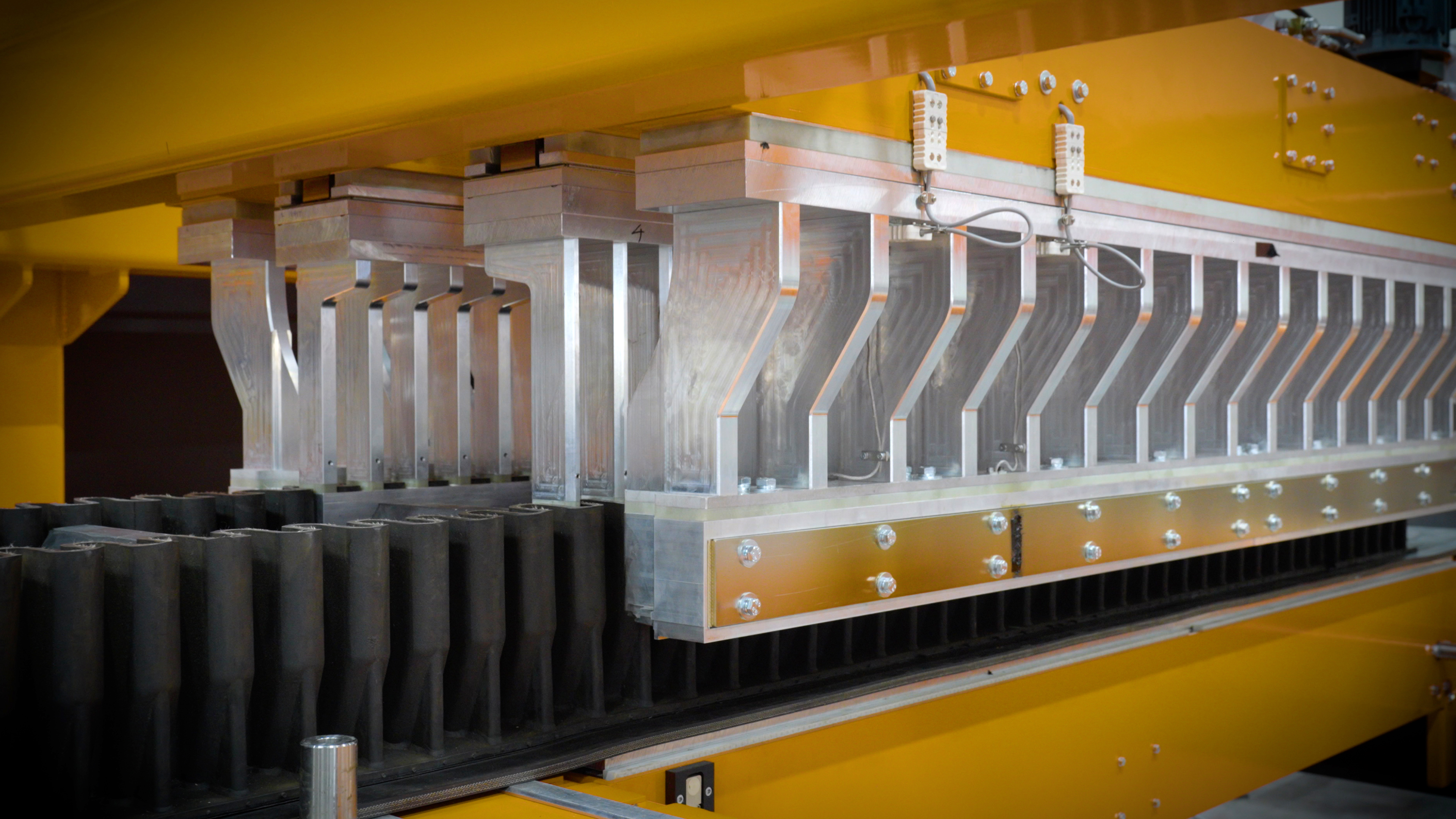 Hot vulcanized sidewalls