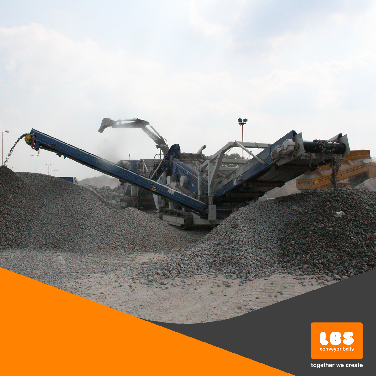 The ideal conveyor for rubble crushers in the recycling industry